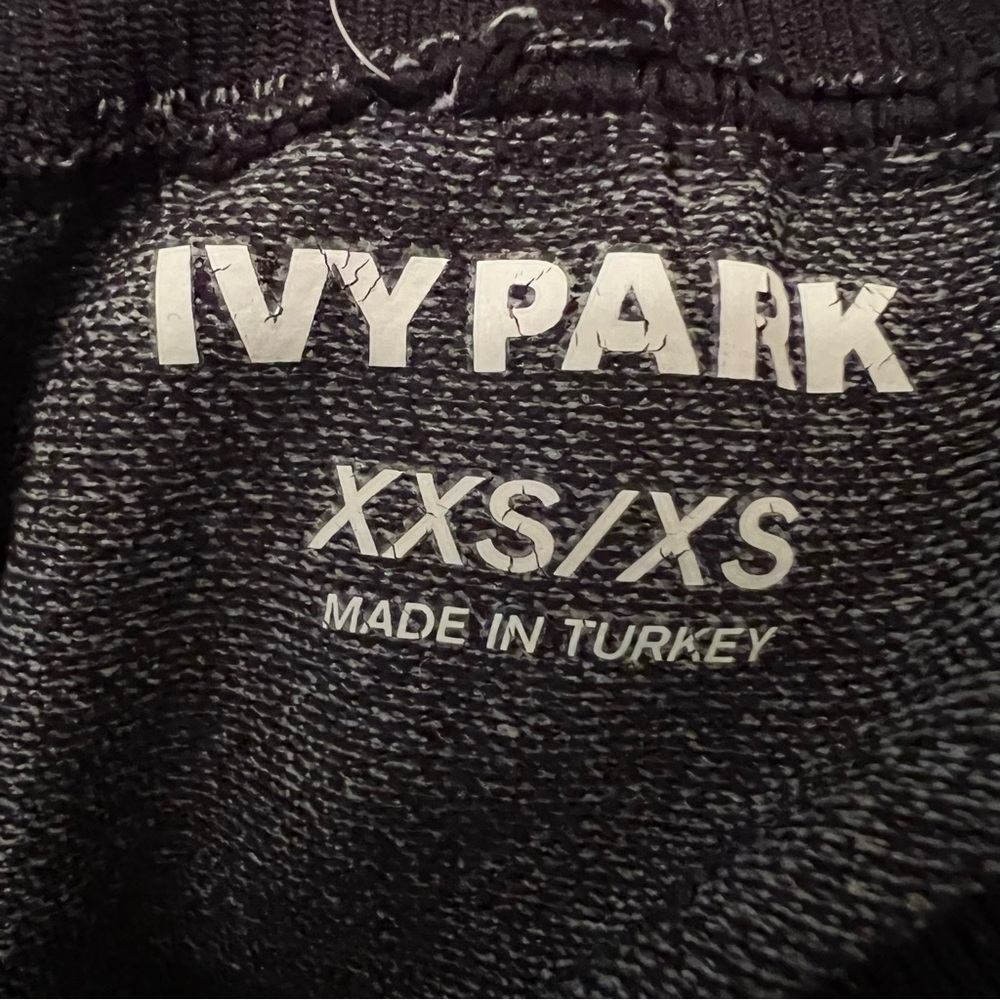 Ivy Park Capri Leggings - Picture 3 of 4